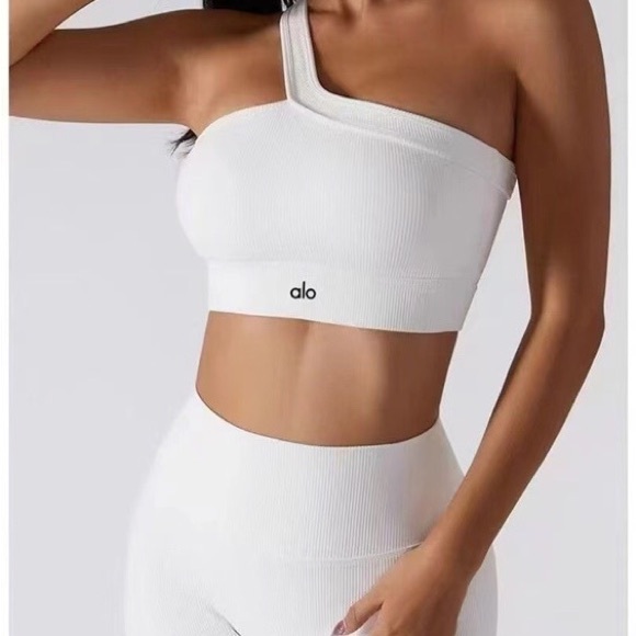 ALO Yoga White Sports Bra and leggings Set - Picture 2 of 5